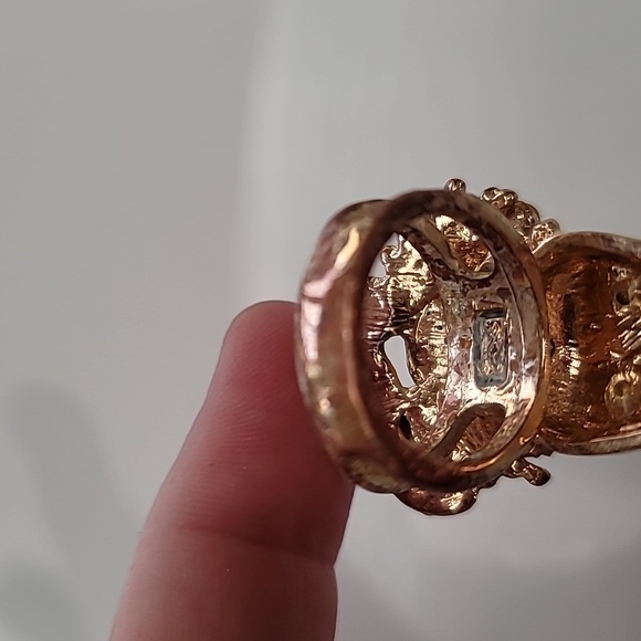 Betsy Johnson skull ring - Picture 3 of 5